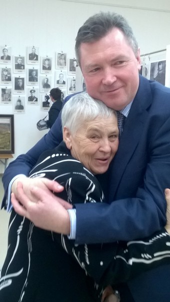 Руководитель проекта Семейные фотохроники Сергей Рыбальченко и руководитель ассоциации юных журналистов Галина Спасская
