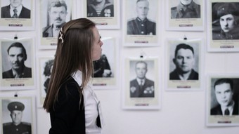 Юные журналисты на выставке Семейные фотохроники Великих войн России в первом лицее Подольского района