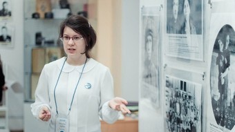 Юные журналисты на выставке Семейные фотохроники Великих войн России в первом лицее Подольского района