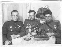 Спесивый Филипп Васильевич (в центре)
