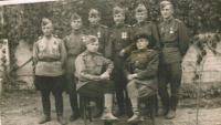 Коняхин Михаил Николаевич (2 ряд второй справа)
