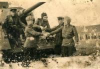 Сергуткин Василий Павлович (первый справа)