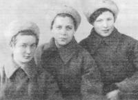Порсева София Яковлевна первая слева