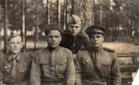 Групповая фотография 1 мая 1944 года сфотографированы в госпитале Камске. На обороте надпись:«Посылаю на долгую память дорогой маме Марфе Андреевне от Вашего сына Сережи» 