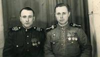 Сергуткин Василий Павлович (слева) 