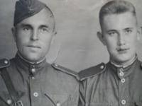 Жиров Александр Яковлевич (справа)