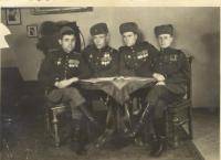 Сысоев Николай Романович (второй слева)