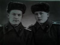 Бычков Анатолий Тимофеевич (слева)