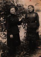 Байназарова Фарзана Мирзагаяновна(справа)