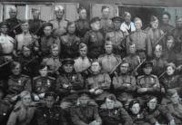 Гамиров Кави (среди однополчан, сверху второй ряд, пятый)