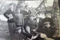 Графов Виктор Михайлович (второй во втором ряду)