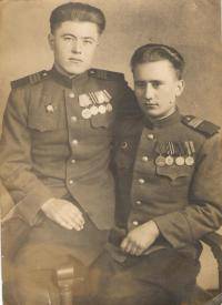 Серьгин Петр Гаврилович (Слева)