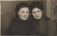 Будрина Нина Сергеевна с подругой
