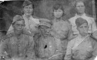 Лемякина (по мужу Буданцева) Татьяна Максимовна (крайняя слева во втором ряду) 