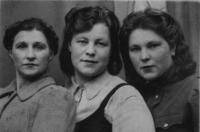Семичева Любовь Михайловна (справа) 