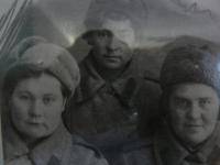 Кривозубова Раиса Андреевна (в центре)