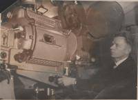  Ажищев Валентин Васильевич, киномеханик в клубе «Красный челнок», 1960-е годы