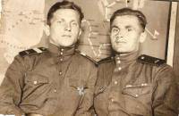 Иванов Анатолий Алексеевич (справа)