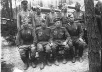 Думкин Геннадий Александрович (второй слева в первом ряду) 