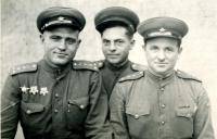 Запрягайло Митрофан Митрофанович (в центре)