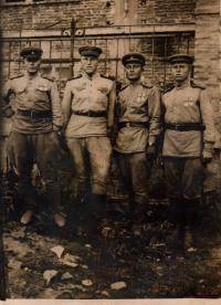 Холодов Андрей Никифорович с боевыми товарищами