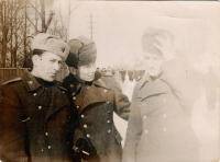 Дружинин Виталий Константинович (крайний слева)