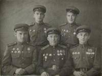 Волкоедов Петр Георгиевич (во втором ряду слева)