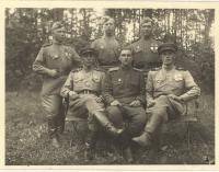 однополчане (в центре сидит Хлебников В.Г.)
