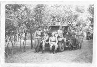 Групповая Фотография с машиной 