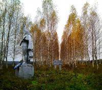 памятник солдату  возле аллеи славы