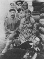 Семья Абрамовых. Абрамов Петр (третий ряд)