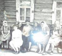 Радаева Евдакия (справа от мужчины)