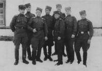 Паршин Аркадий Алексеевич (4-й слева)