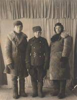 Тужилкин Дмитрий Иванович(в центре)