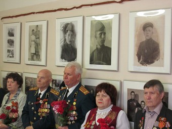 ветераны города Реутова на открытии фотовыставки Семейные фотохроники